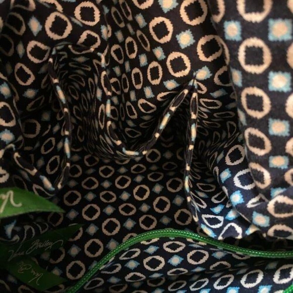 Vera Bradley Shoulder Bag Cupcakes Pattern - Picture 5 of 6